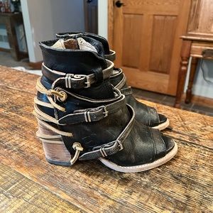 Freebird Carterr Distressed Black.